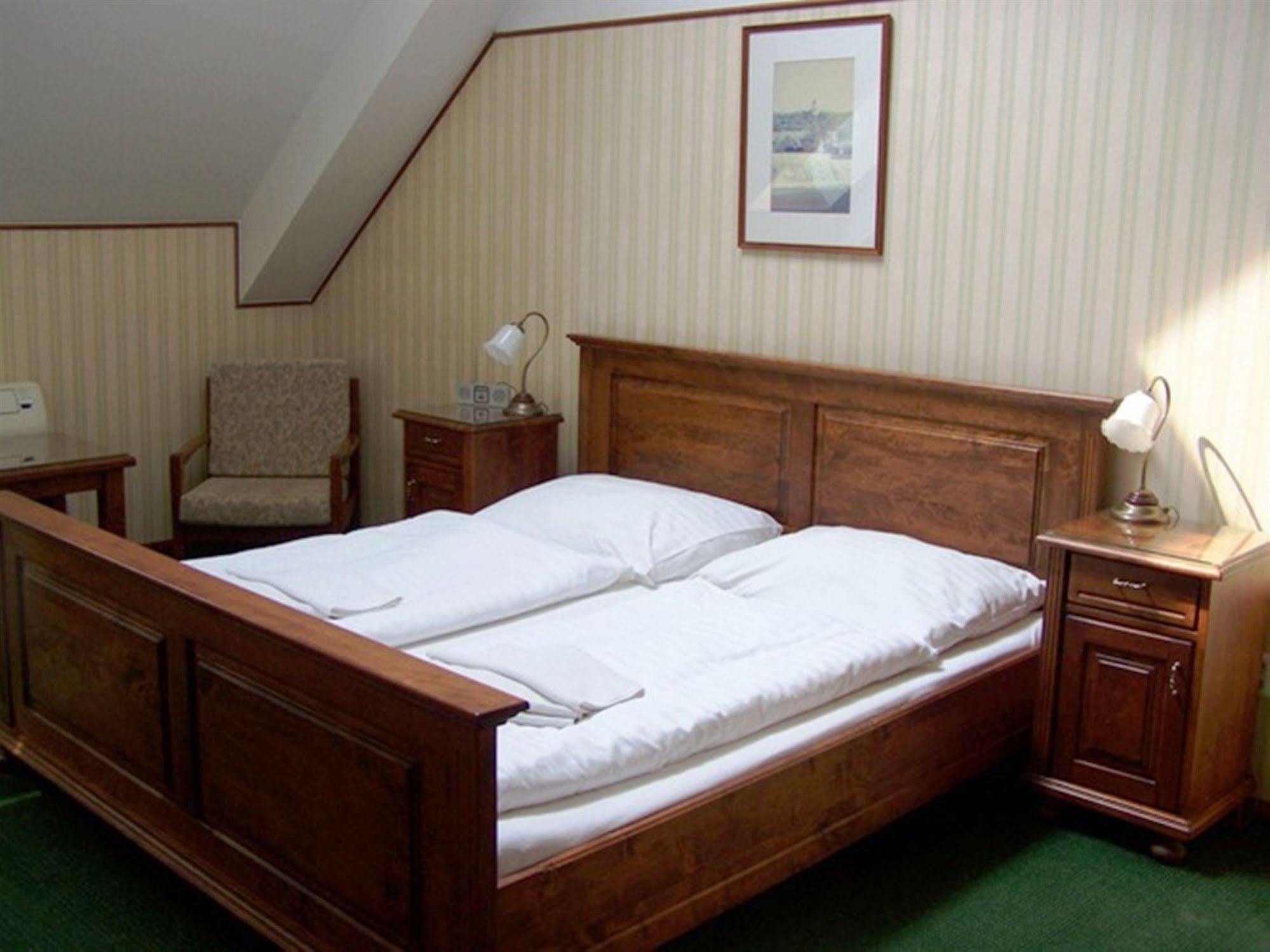 Hotel Pariz Jičín Εξωτερικό φωτογραφία